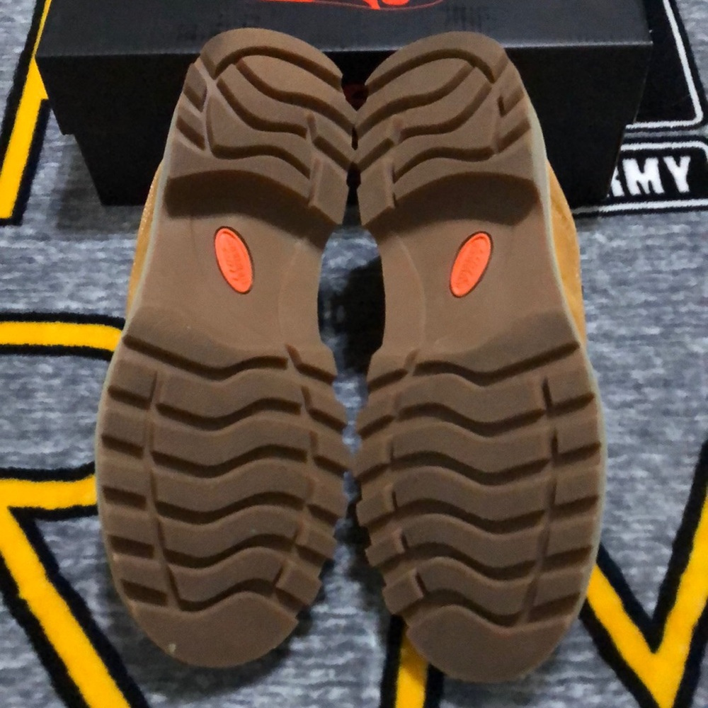 Men’s Lugz Boots. 6.5 Price is FIRM! - Picture 6 of 7